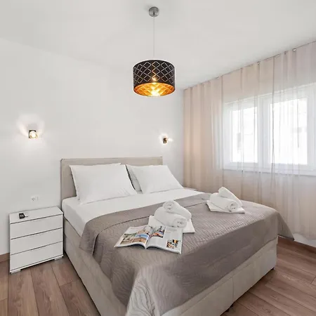 Ferienhaus Mira - Happy